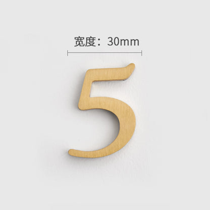 Mosiężne Numery Domowe i Litery - Samoprzylepne Znaki Ścienne 0-9 A-Z Złote